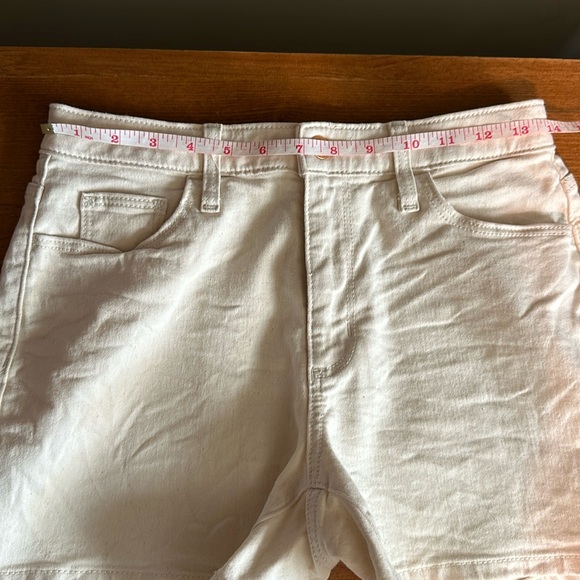 Universal Thread High Rise shorts - Picture 2 of 4